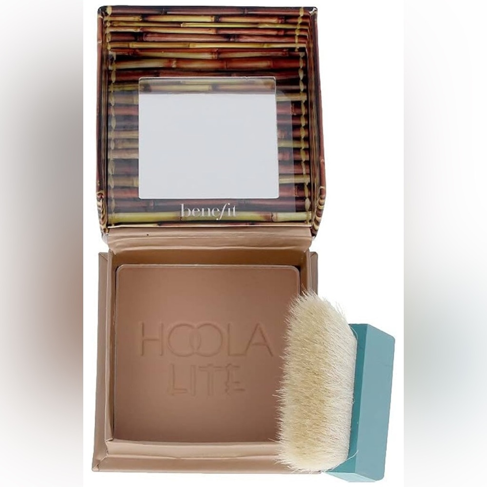 Benefit Hoola Light Bronzer Powder with Brush in packaging 8g .28 oz